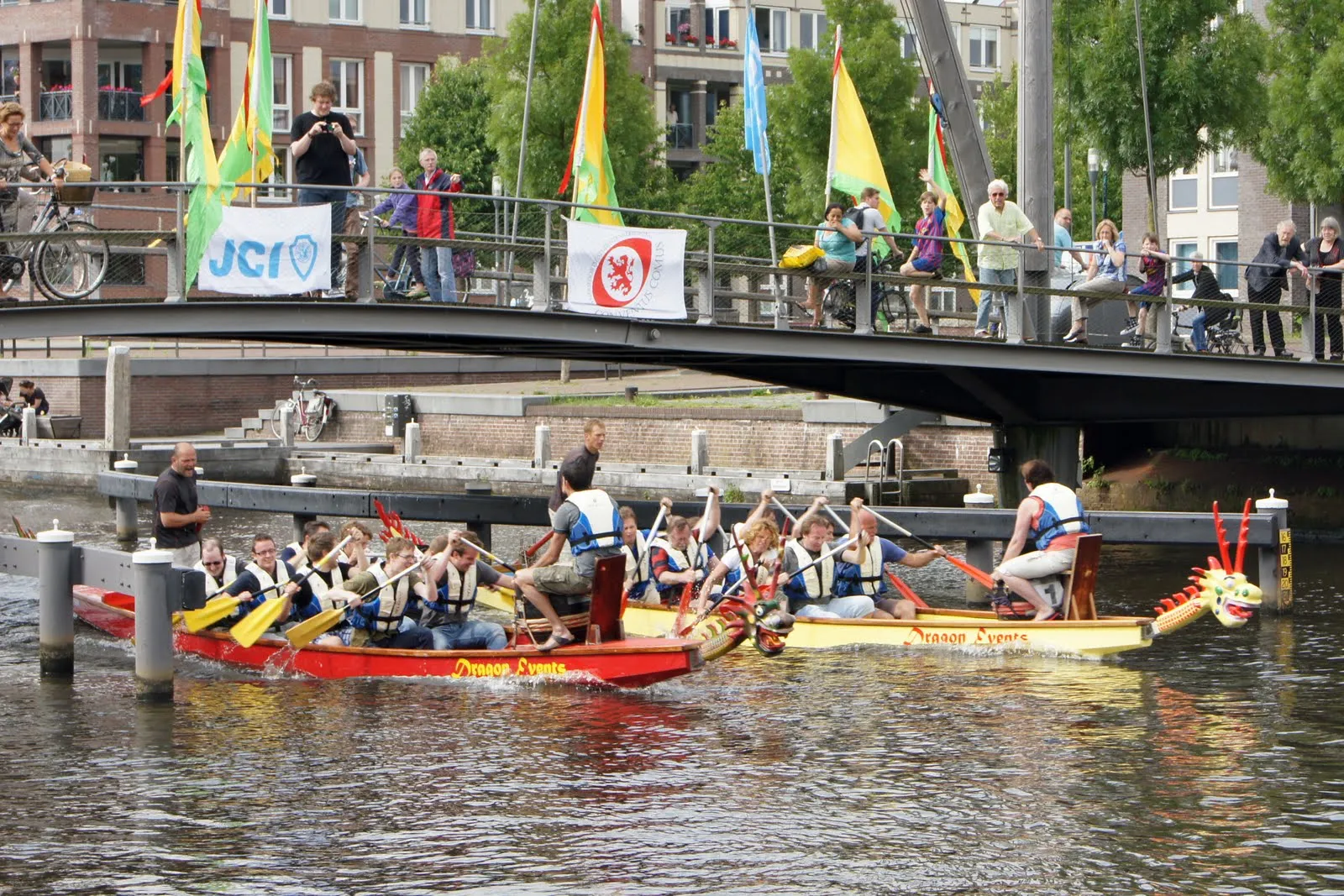 42 race axendo vs van kooy reclame2