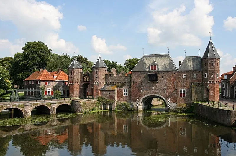 800px koppelpoort amersfoort 2008 bert