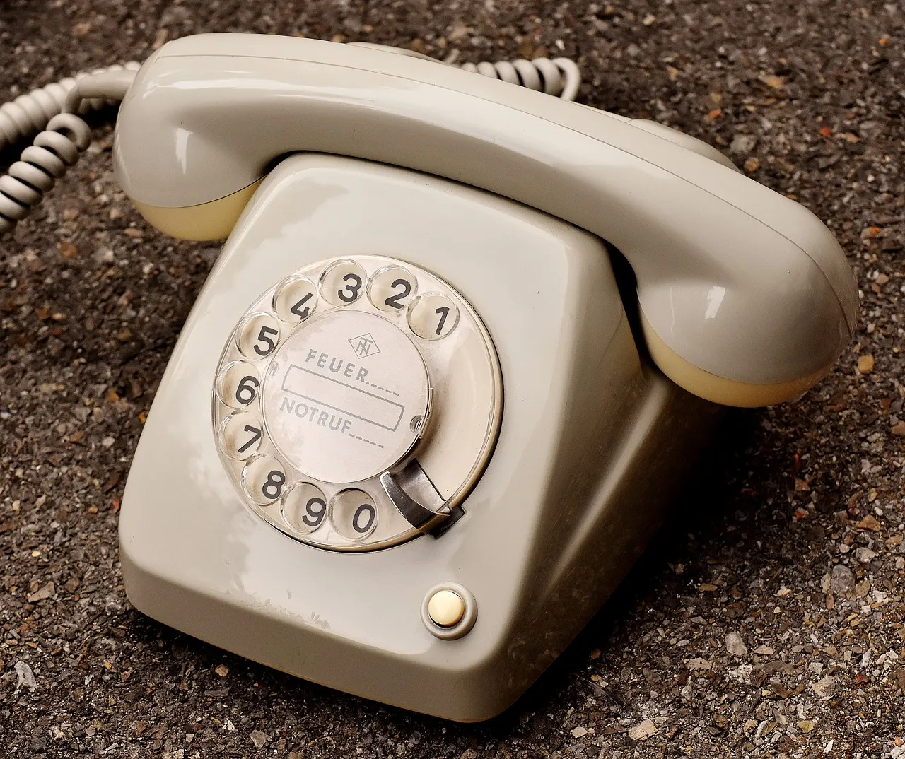 old phone 3077296 1280