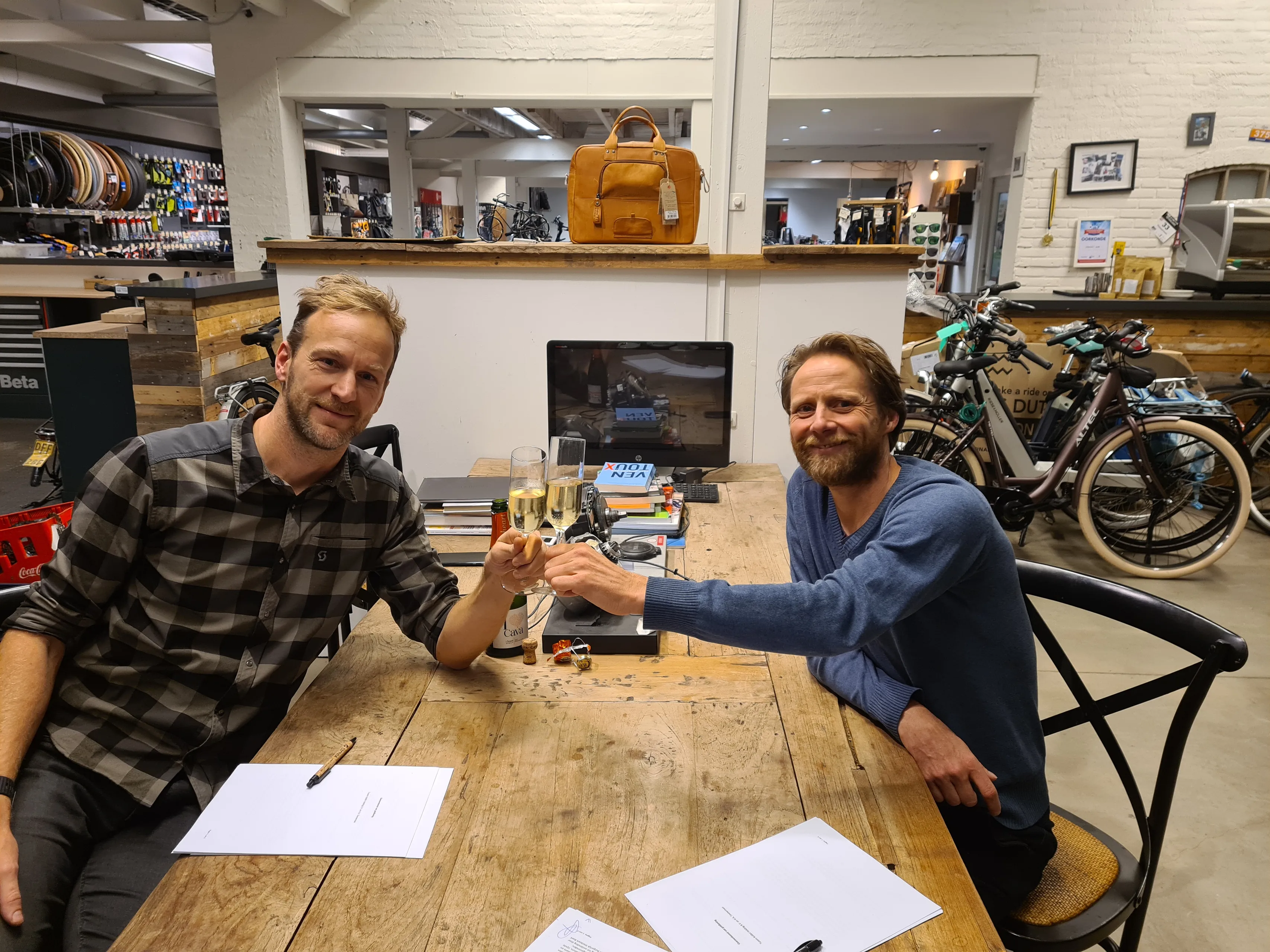 overdracht bikeshop en 33 tweewielers hr