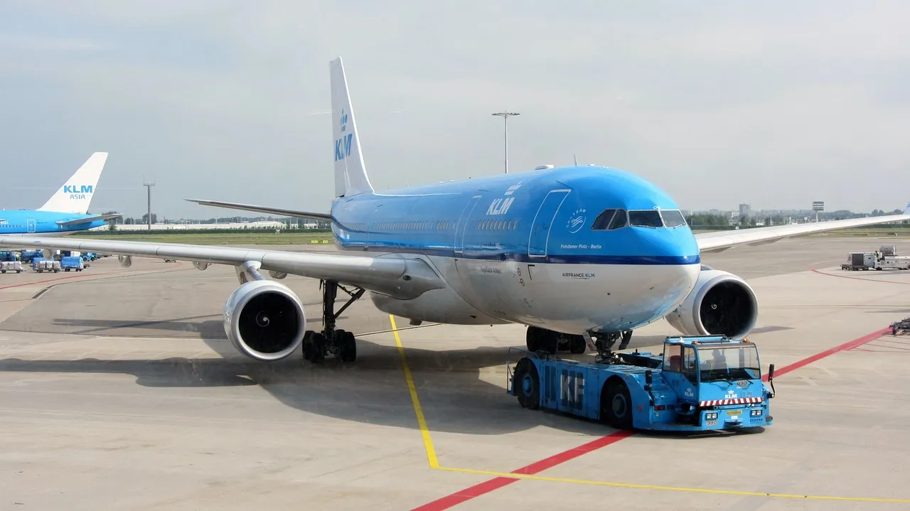 plane 1520407 1280