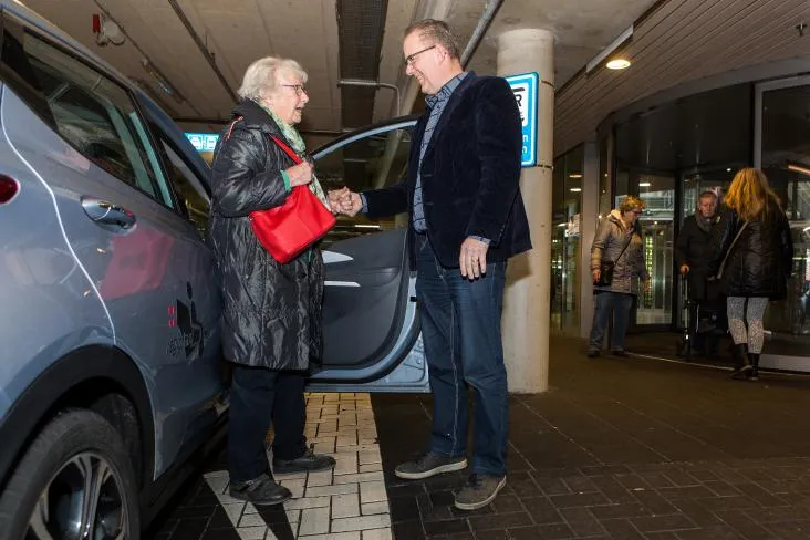 regiotaxi brengt je van deur tot deur