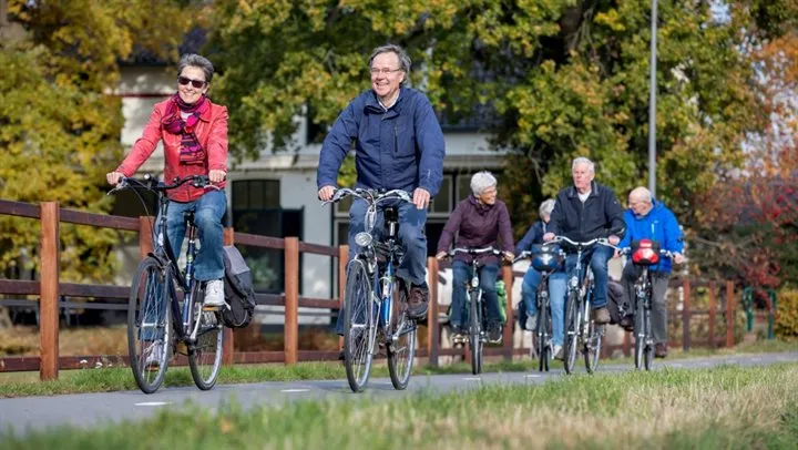 senioren op de fiets