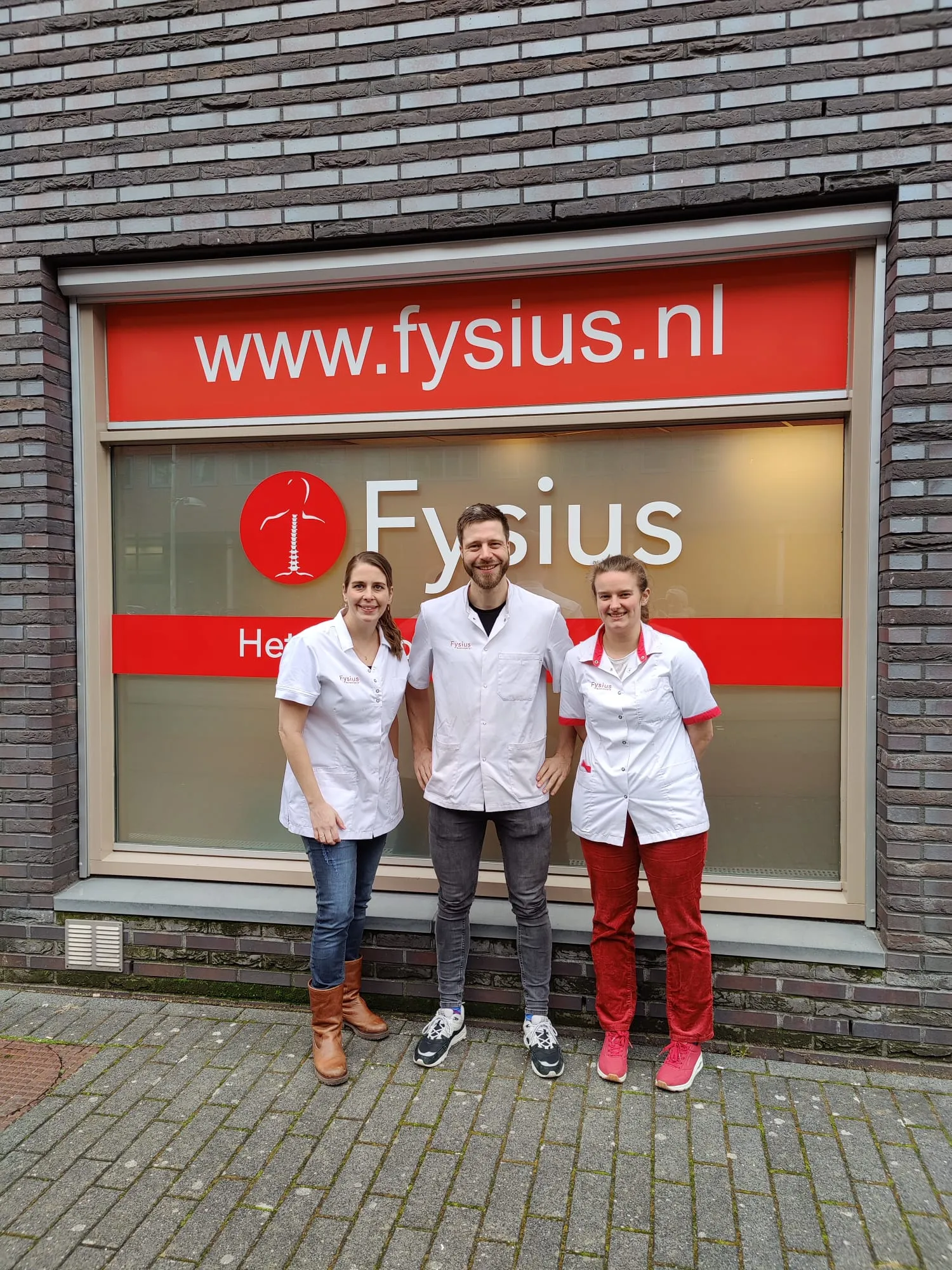 vestigingsleider charissa martens bruggeman van fysius organiseert met haar team wekelijks een inloopspreekuur