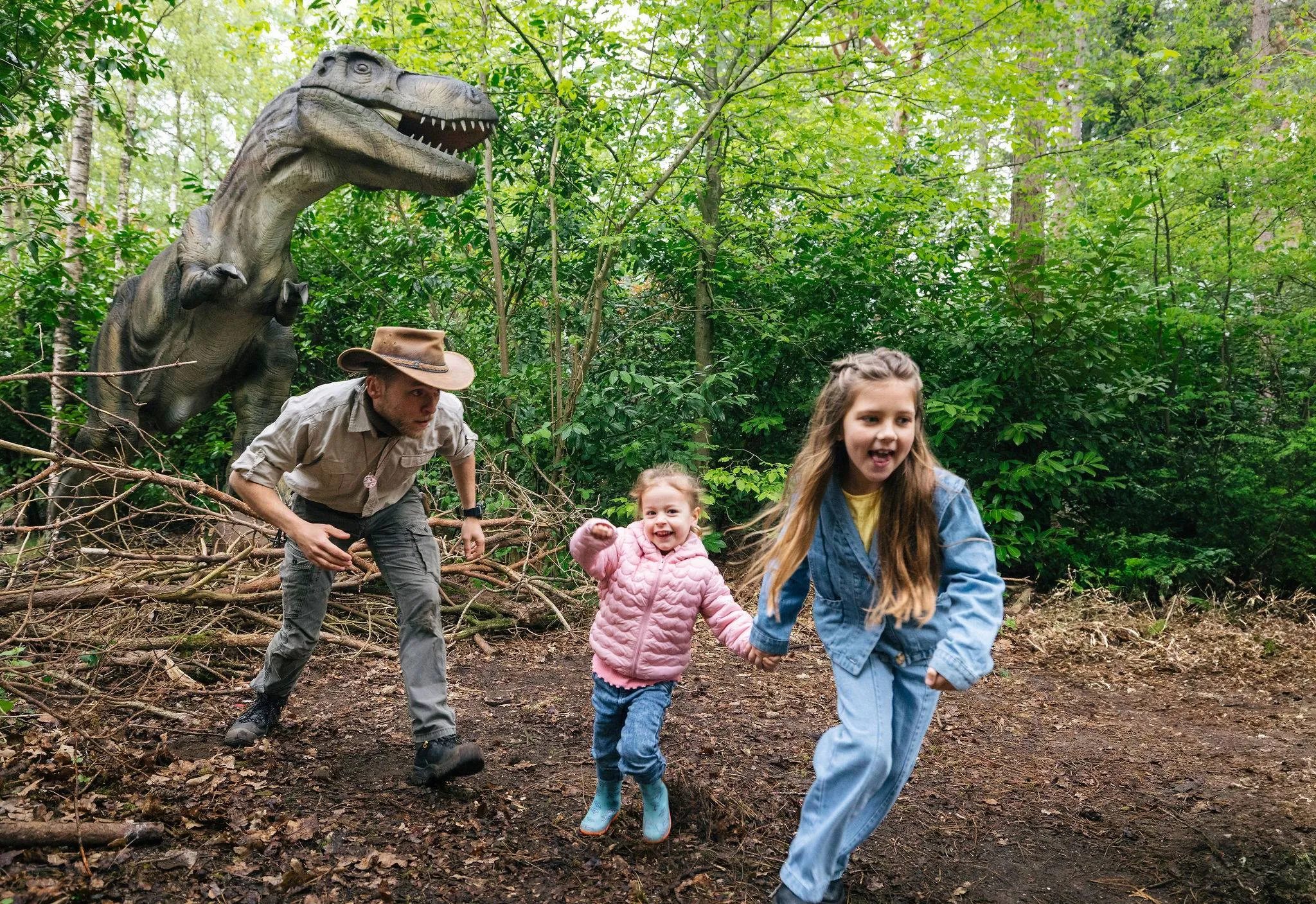 zowel de mini editie als het reguliere avontuur beloven een spannende tocht te worden langs metershoge bewegende dinosaurussen die tot leven komen