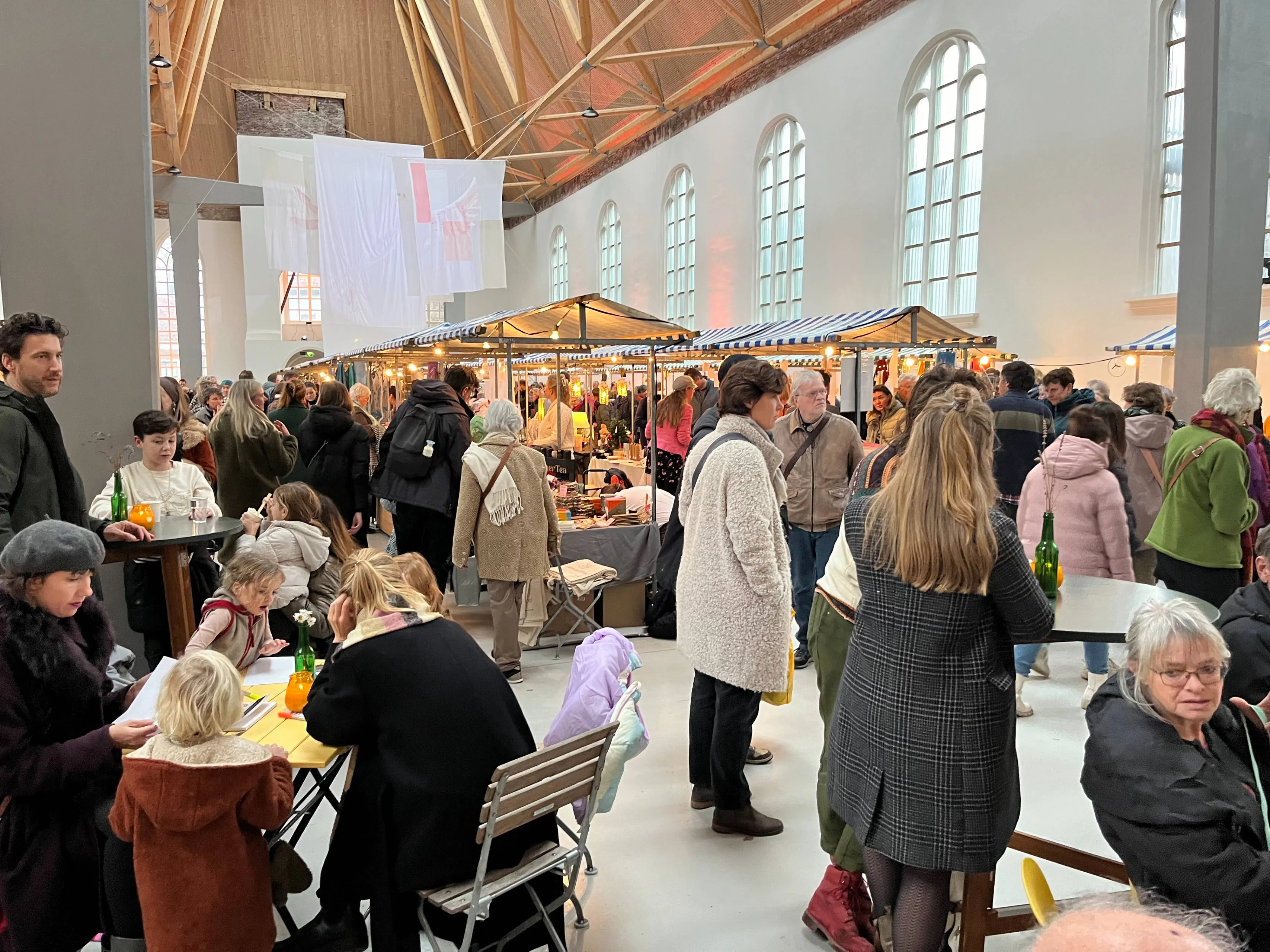 Dorpsplein Kunstkerstmarkt