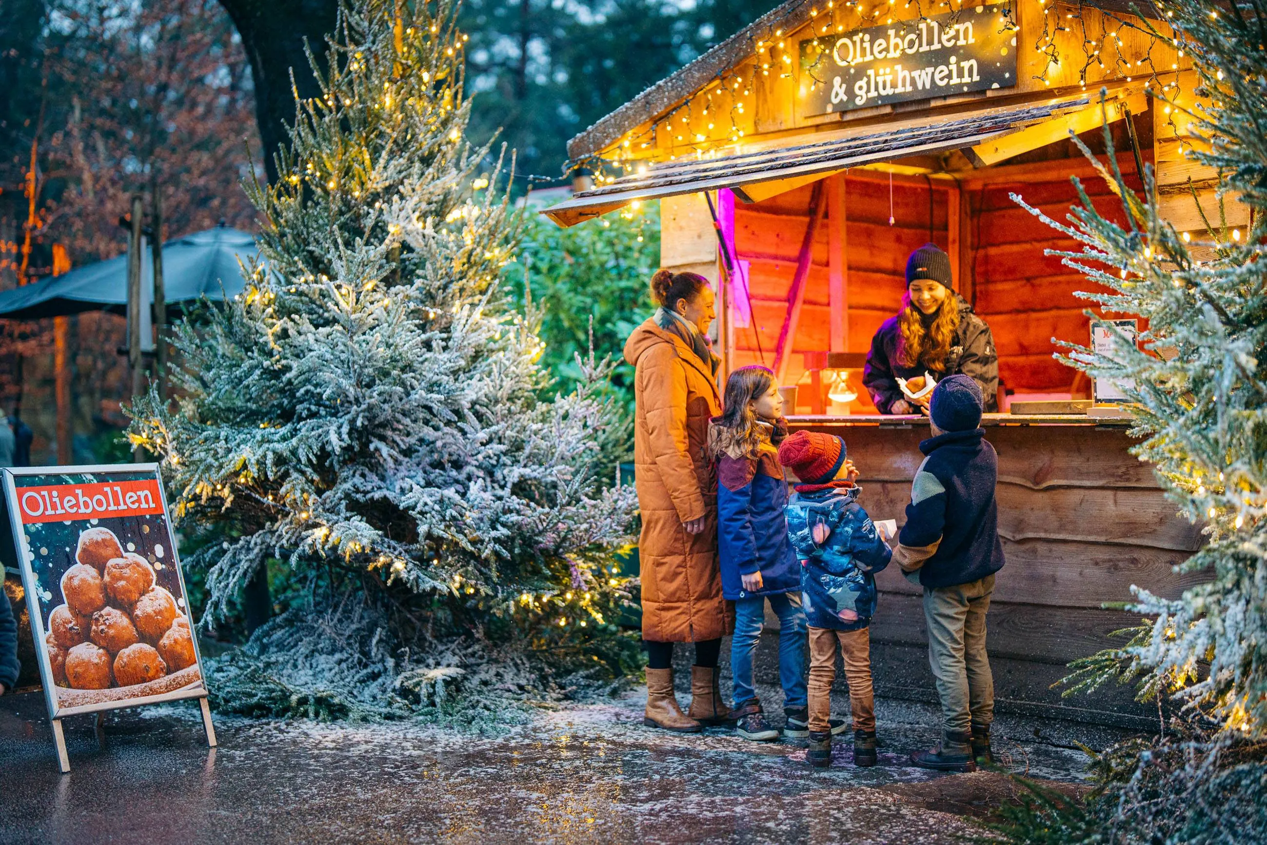 Deze kerstvakantie kunnen bezoekers op tien avonden weer een magische avond uit beleven tussen duizenden, lichtjes, kerstbomen, sneeuw en winterse foodtrucks