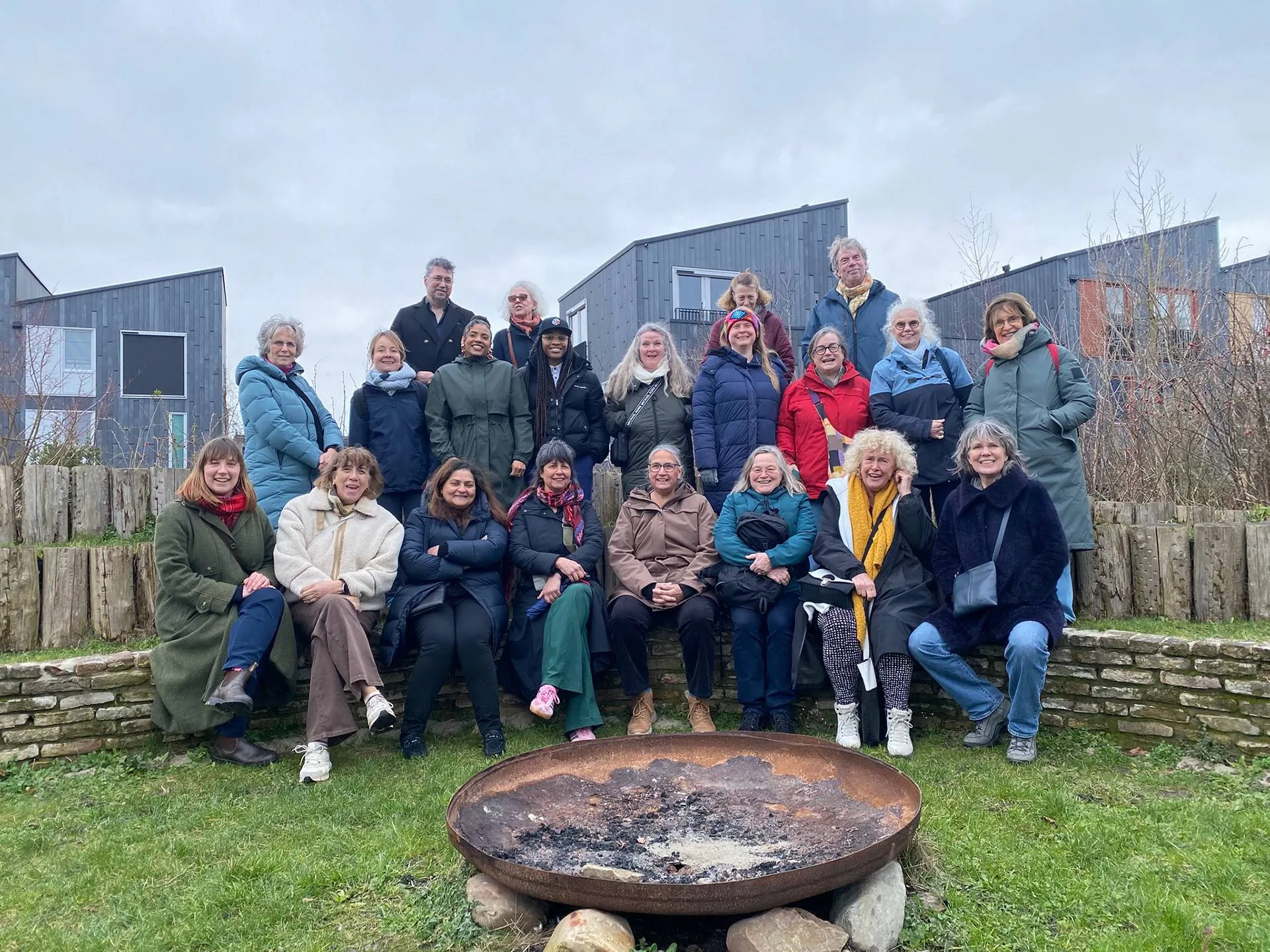 Bewoners en leden collectief madelief (Fietje met gele sjaal)