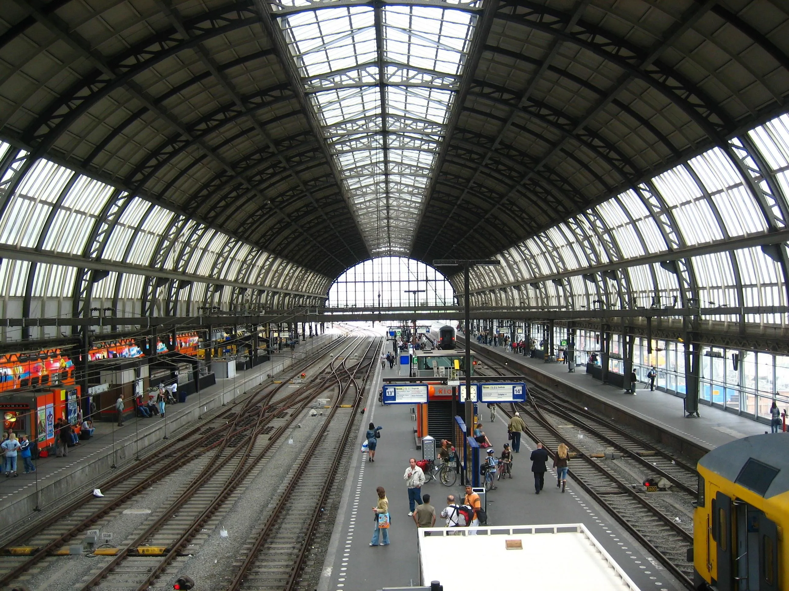 amsterdam main train station