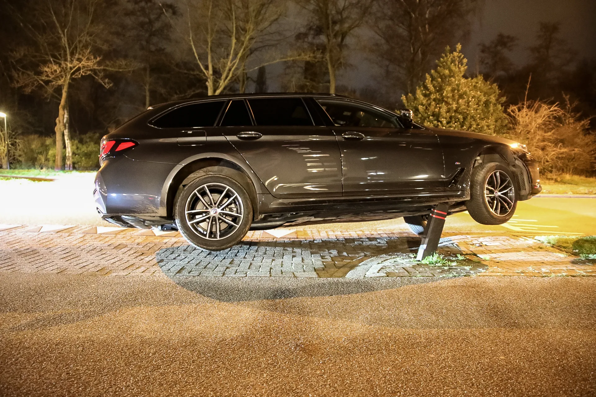 auto op paal
