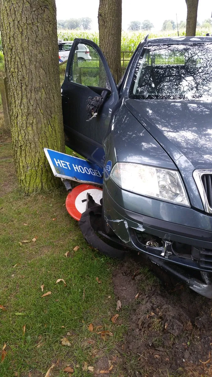 auto van de weg politie beekbergen