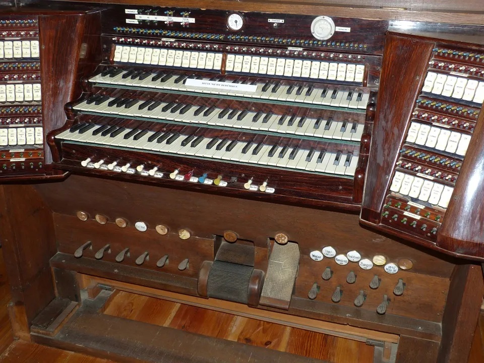 orgel pixabay falco