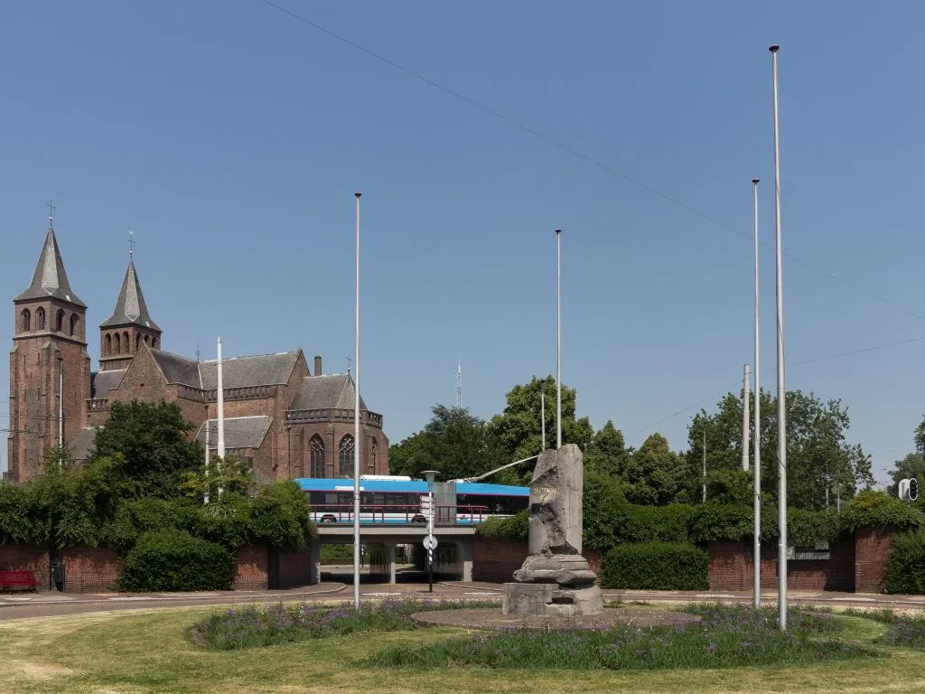 airborne monument op het airborneplein arnhem centrum het monswikimediaorg foto5 2015 07 02 1216