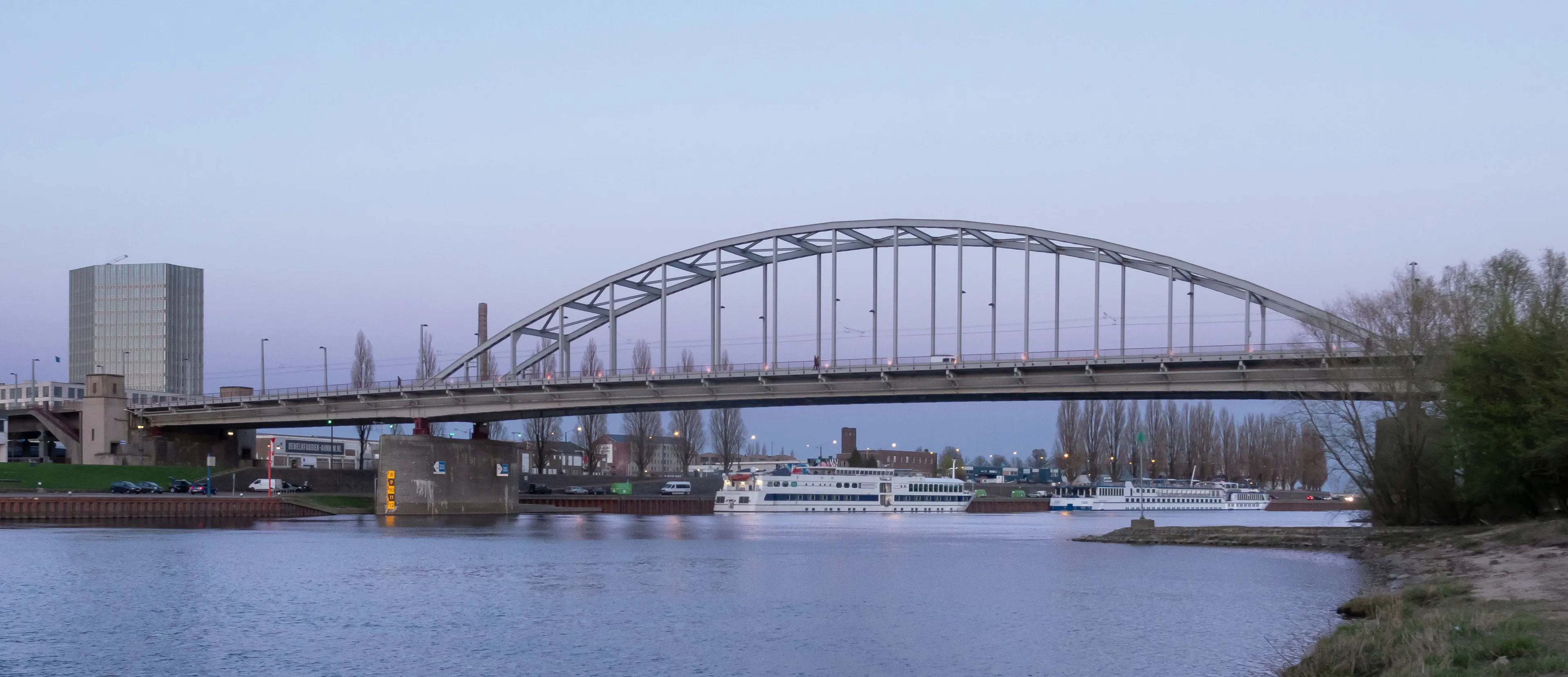 arnhem de john frostbrug rm529907 vanaf arnhem zuidwikimediaorg img 8947 2019 03 31 2013