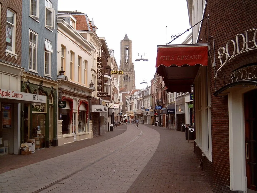 arnhemwikipediaorg 1024px 2006 06 28 1911 arnhem koningstraat