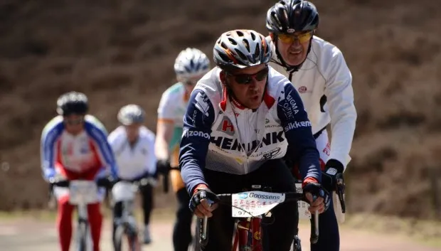 bcp5sv7zk9poox3uto860mk1e posbank 6x6 fietsers