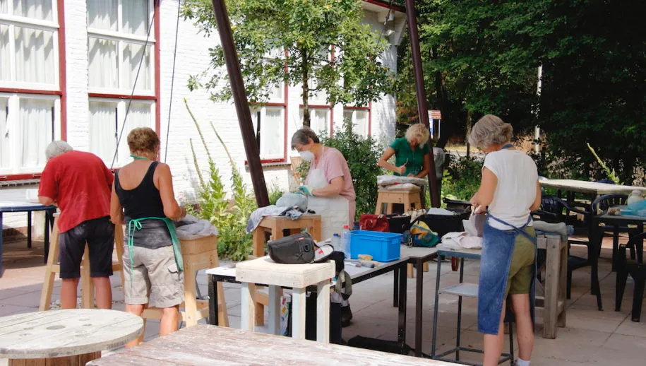 beeldhouwen in de tuin foto gerda hendriks