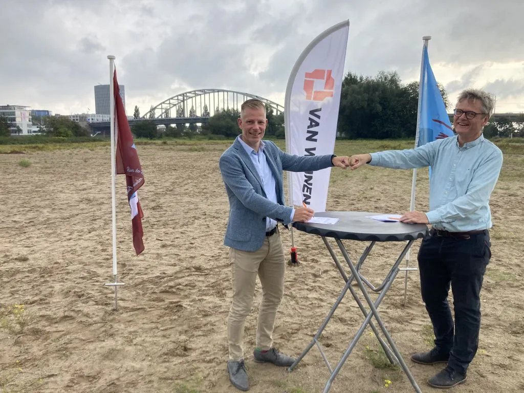 bridge to bridge20210831 foto ondertekening