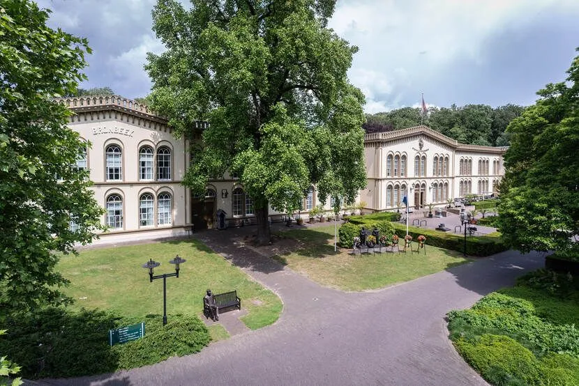 bronbeektehuis het hoofdgebouw foto louis meulstee