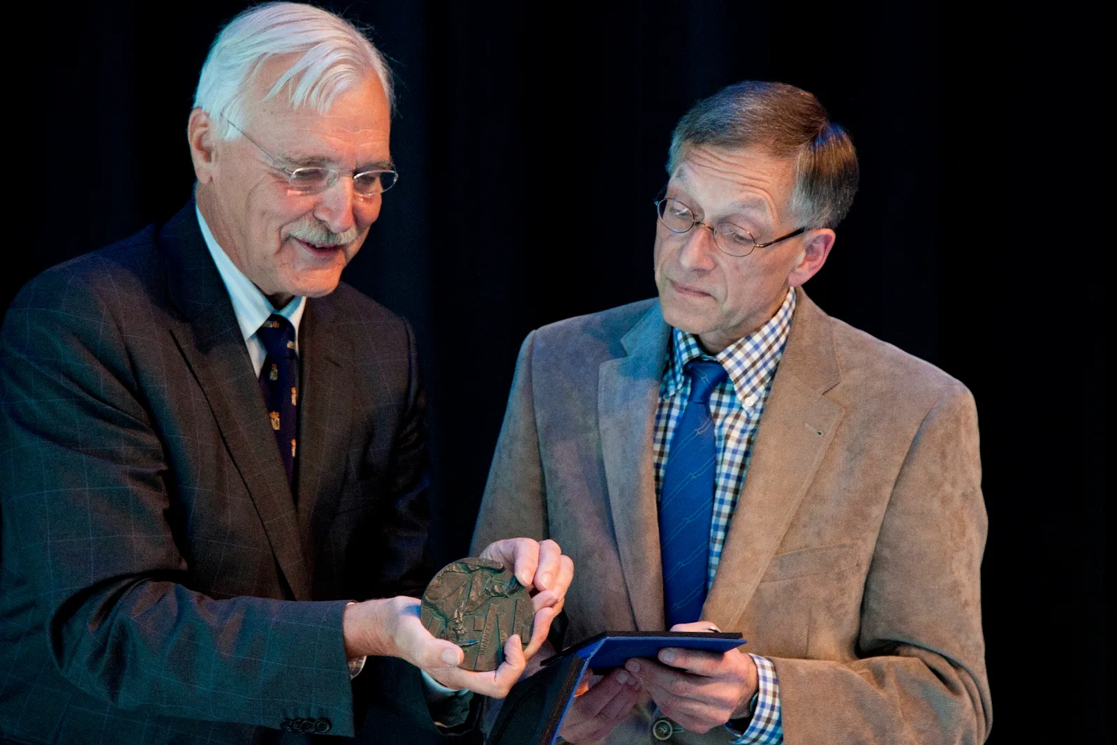 bxffr94uxgh40ikmxvklkbvbu uitreiking mvspenning