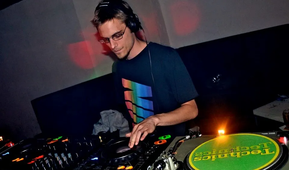 c6gqdllojya5uzd2gri681a4z leon paul switzerleonuxnext phase recordsarnhem