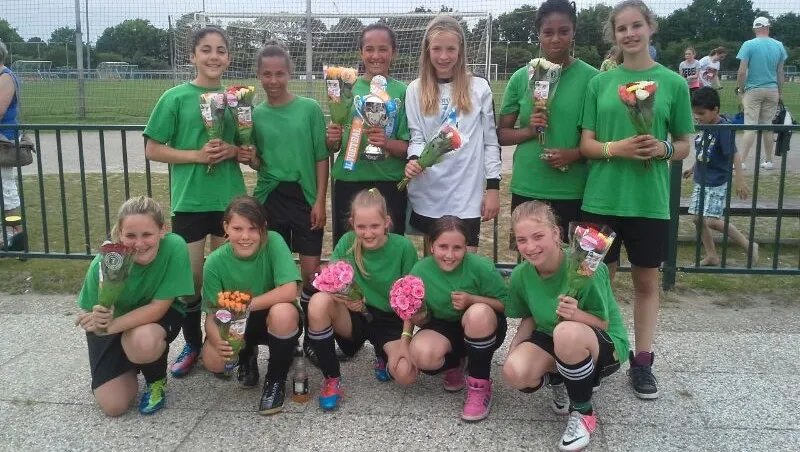 cgzx5y77b3klax7yuqz4gcds9 foto27s maaike voetbal 053