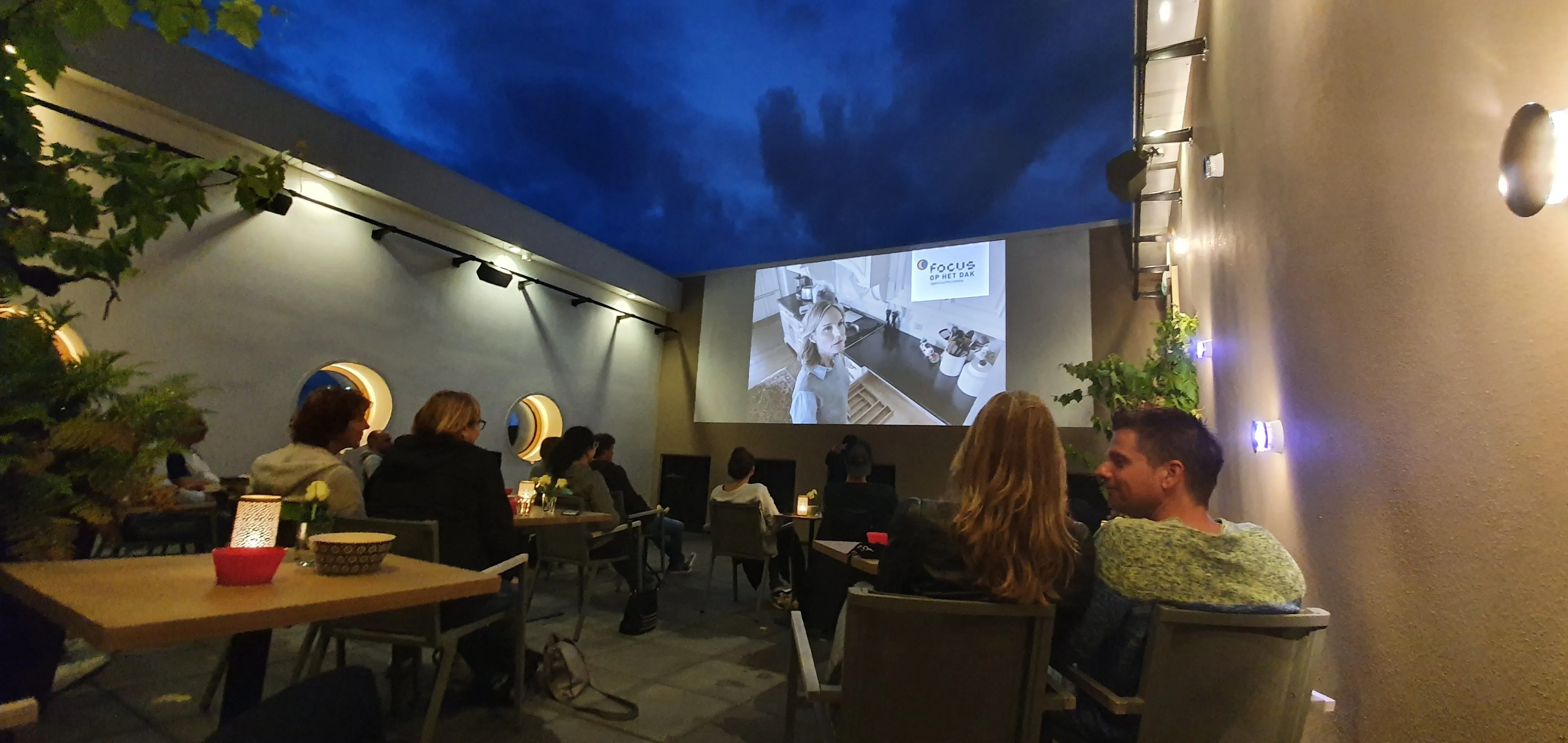 dakzaal 6 met publiek