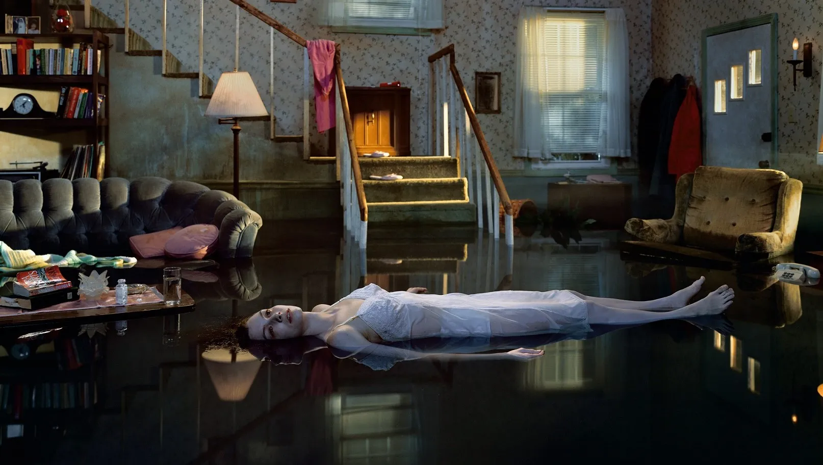 dp0usr3rm1us8oewtnsdekjwm gregorycrewdsonphoto04