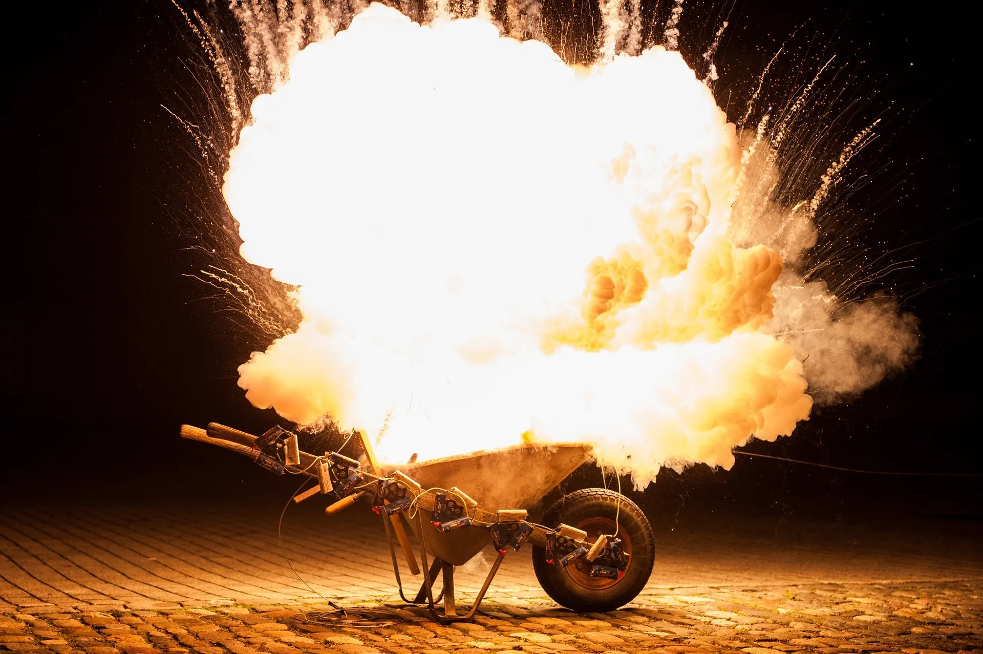 explosion 1325471 1920