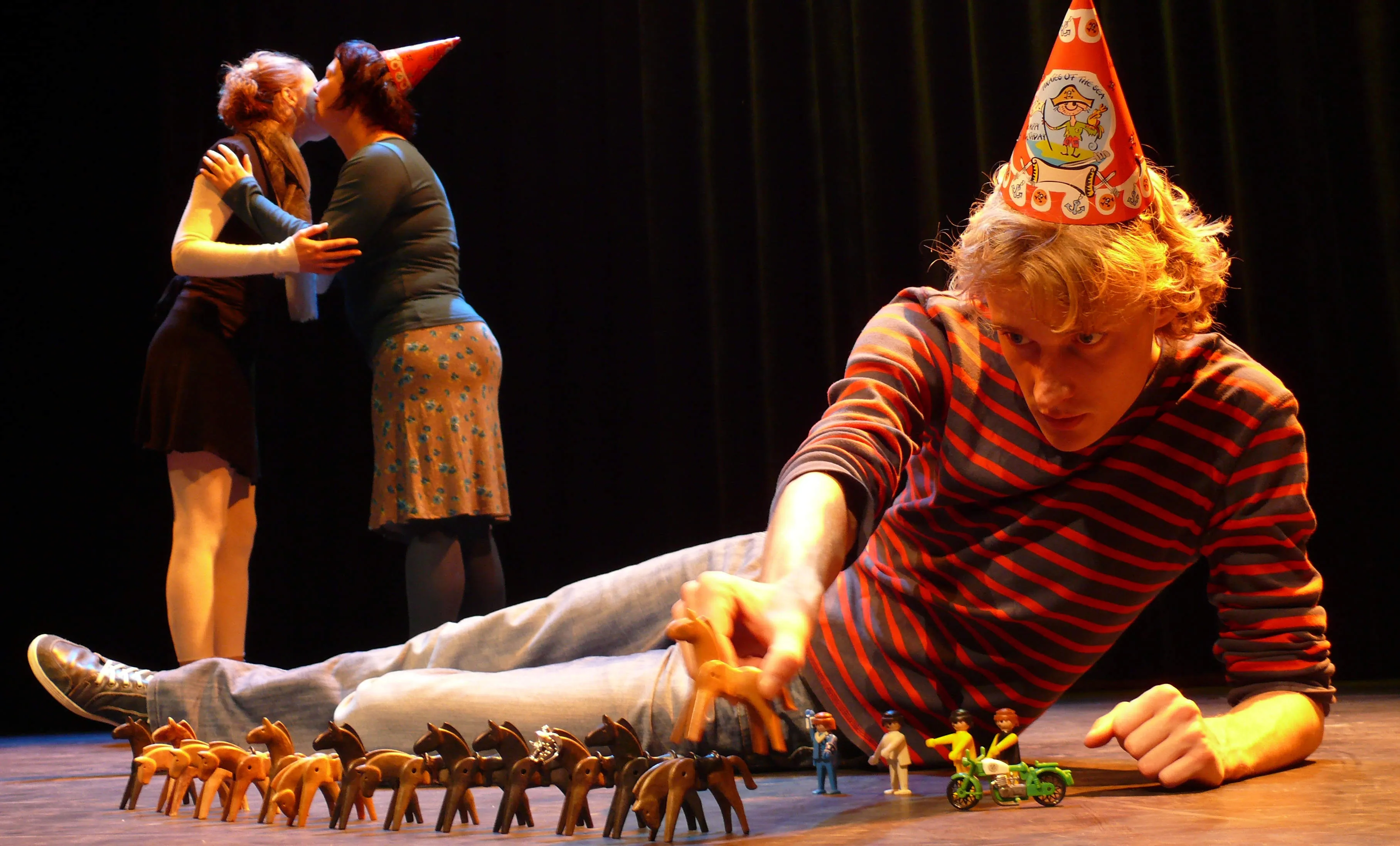 f7ycncabmvhwh52yfru9ogev3 foto indiaan in huis