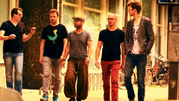 f9itwdp6jompmh48y8ezel3lo persfoto square orange rs