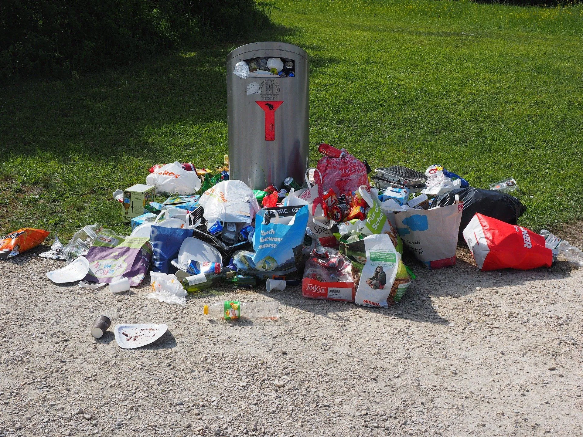 garbage can 1260832 1920