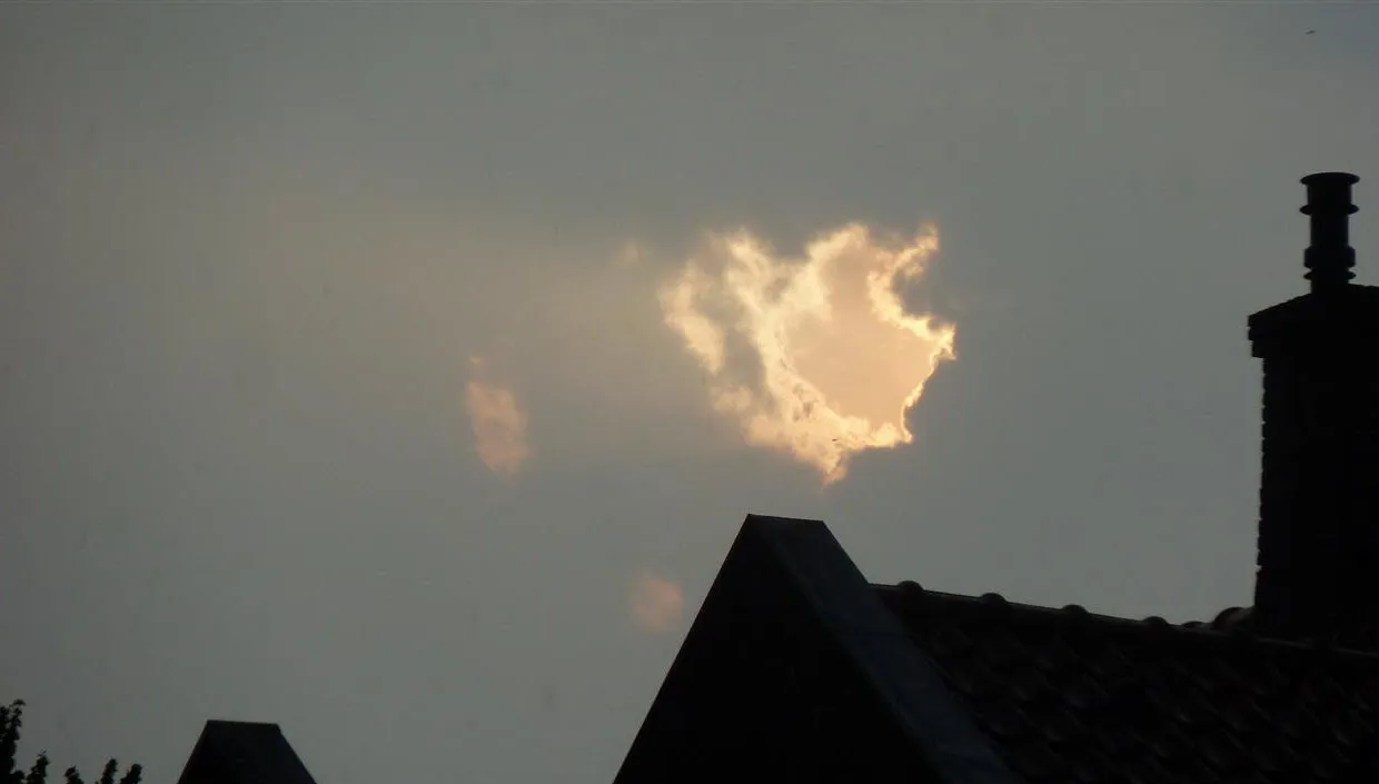 igd740kaegd04pwkevk5i76t8 donkere wolken velp 23juli2013 4