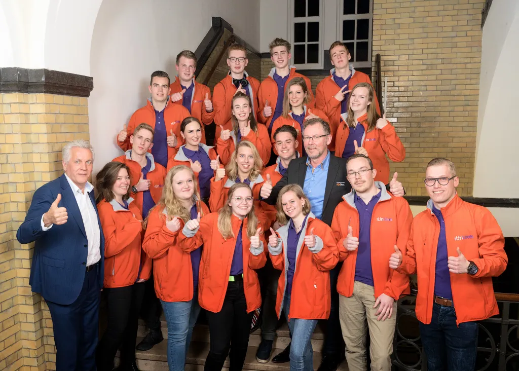 koninklijkeonderscheidingben geerdink met studenten