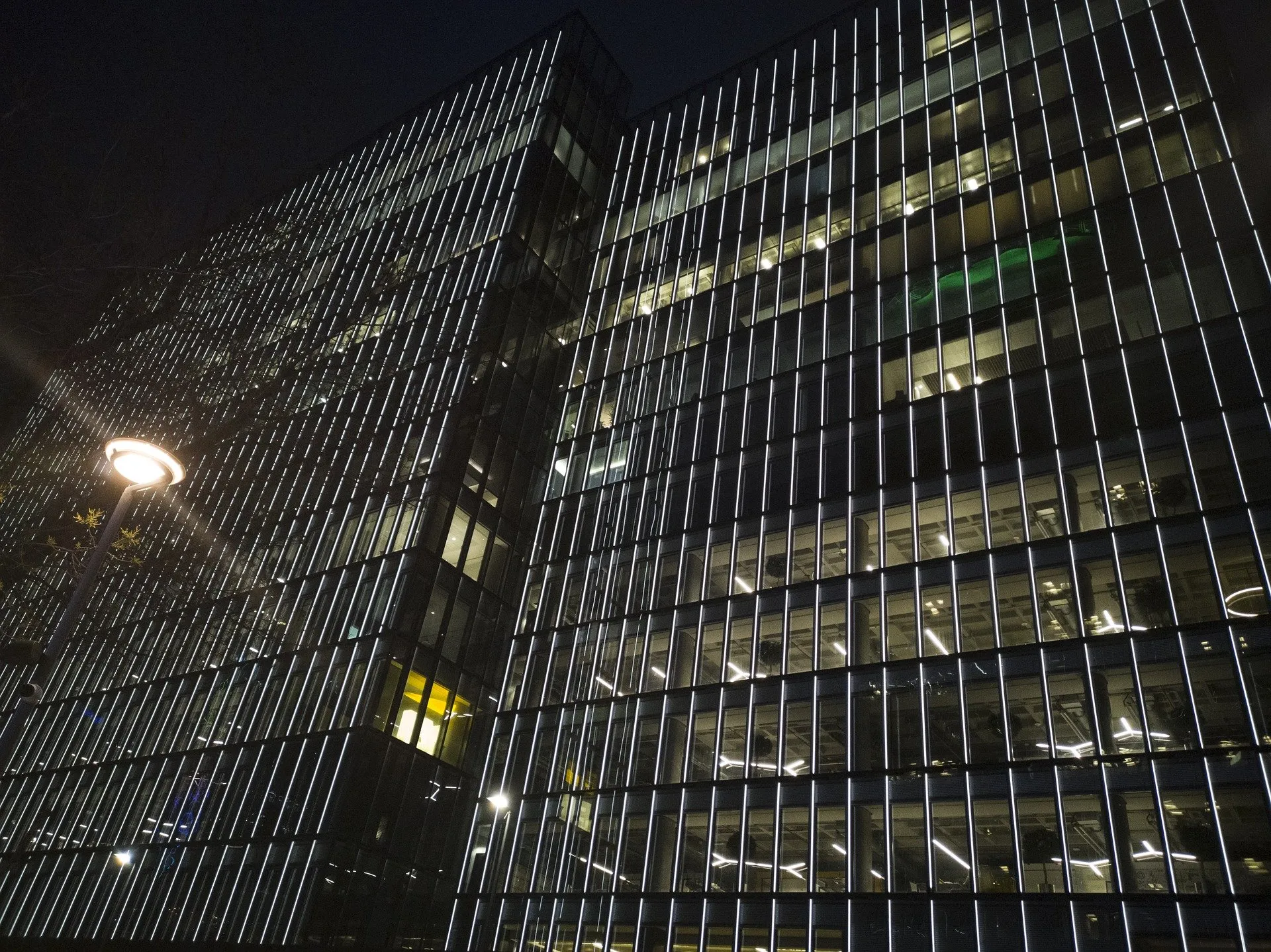 licht avond kantoor engin akyurt pixabay