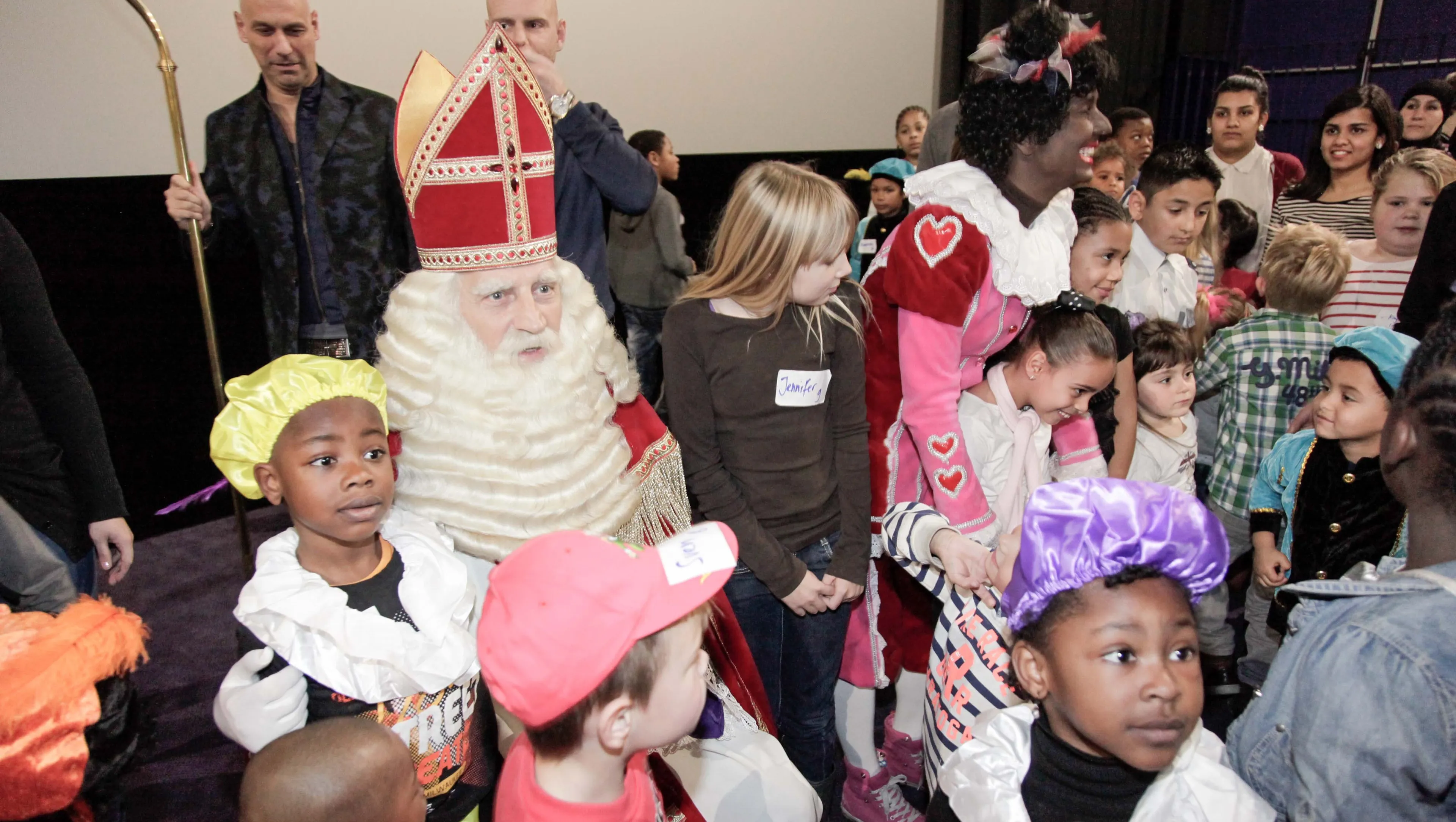 ljhowuw47tcvq2gfputu1ossr sint gaat met alle kinderen op de foto 301113