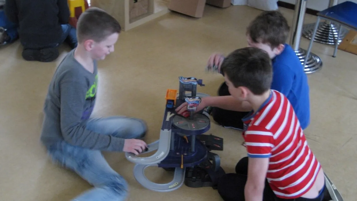 mj5wavatbstyug728aj4p0qoj foto flyer 1