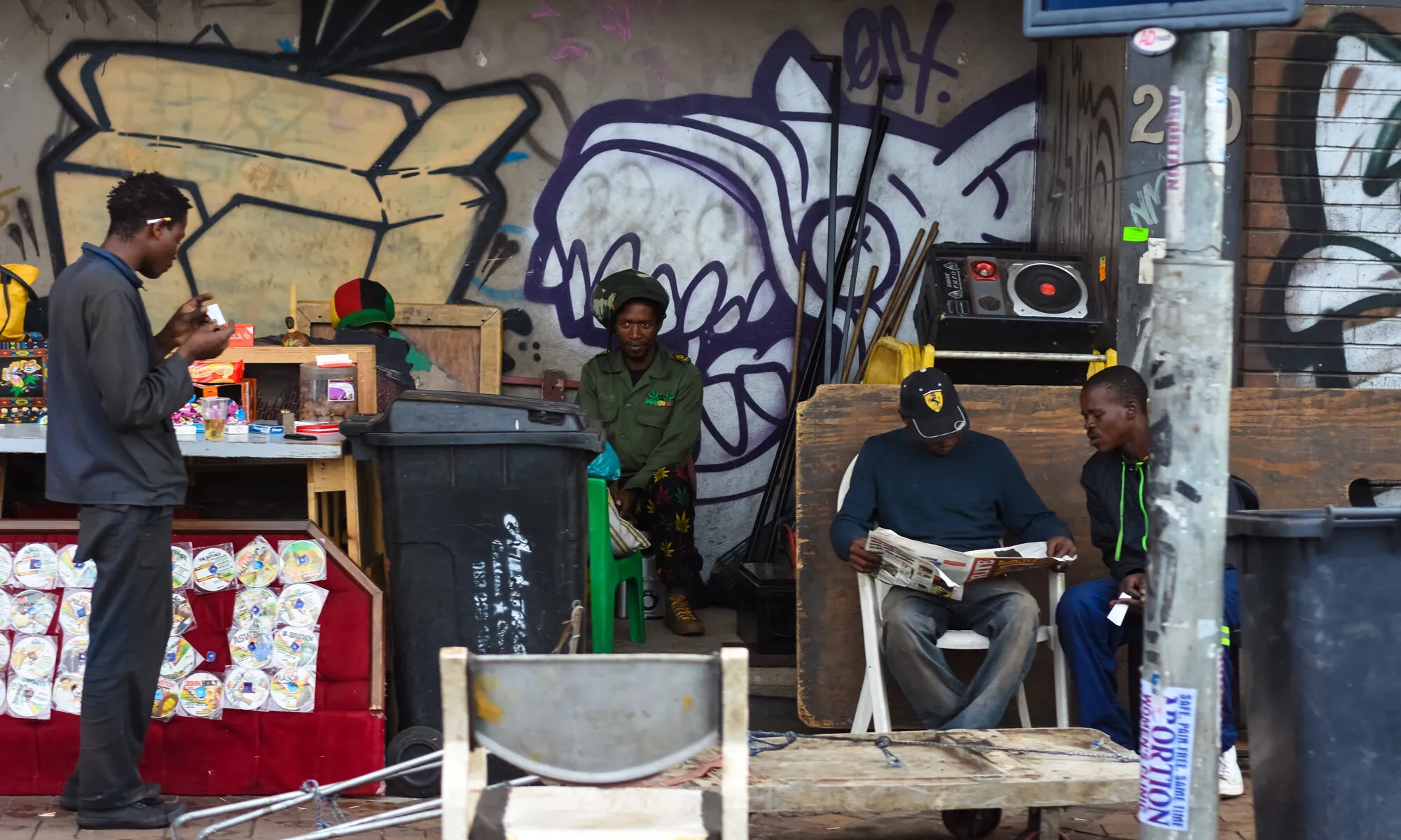 muziektheaterrood mos shutterstock 1029035311