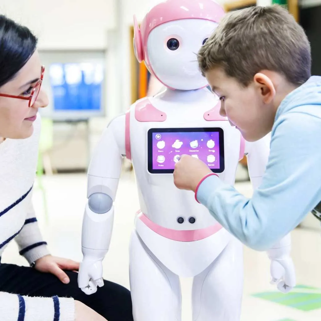 pabo images brandspot 2019 ixperium kind met robot 2019
