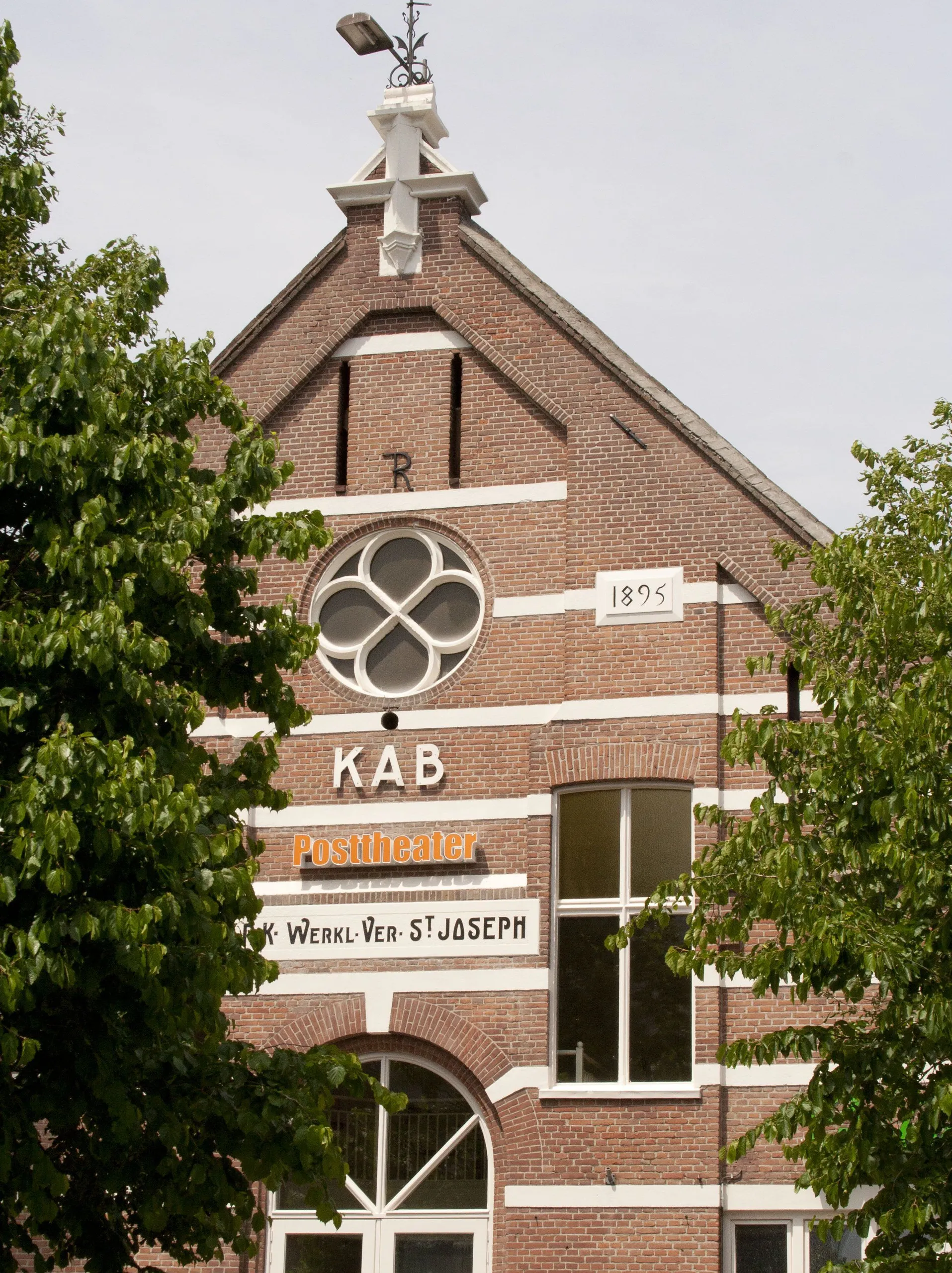 posttheatermons wikimediaorg2013 gevel posttheater 2