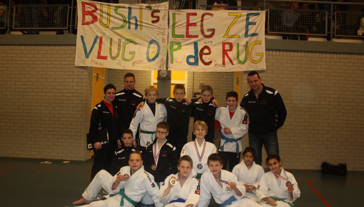 r71kp1w8r0c7loulp8k1yr4lw dkede20140222fotos bushi arnhem 1