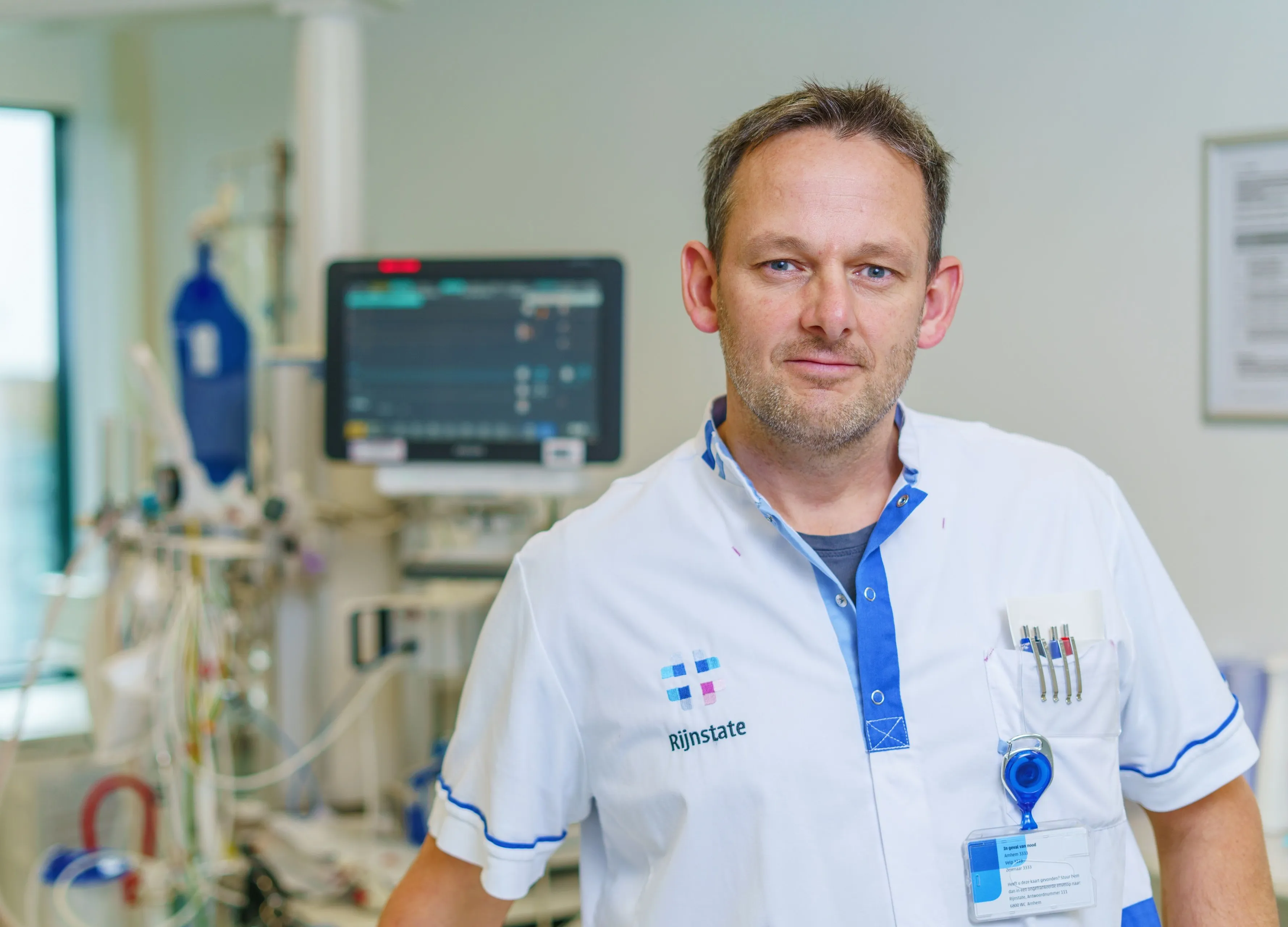 rijnstaterobbie sweers als verpleegkundige