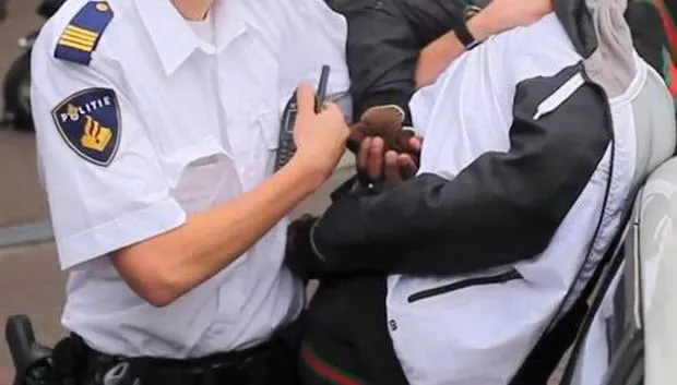 ugzhvnye6lk0lw5hjlec9jl19 politie arrestatie2