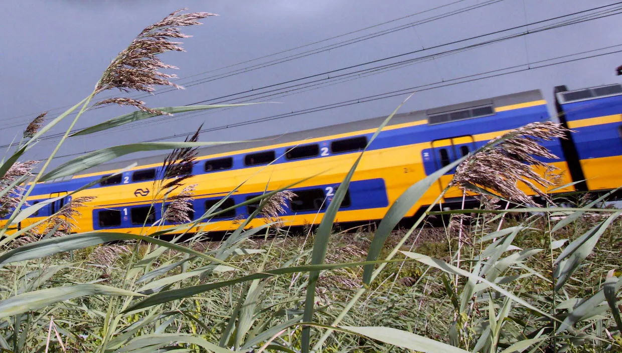 upoex831vhaldtsuc70r8x35w intercity in onweersbui