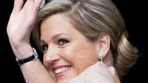 v22wckvc7ih2d2oyypros53fe f2ihbh72jyovjjgk9a55d7neh w500 c