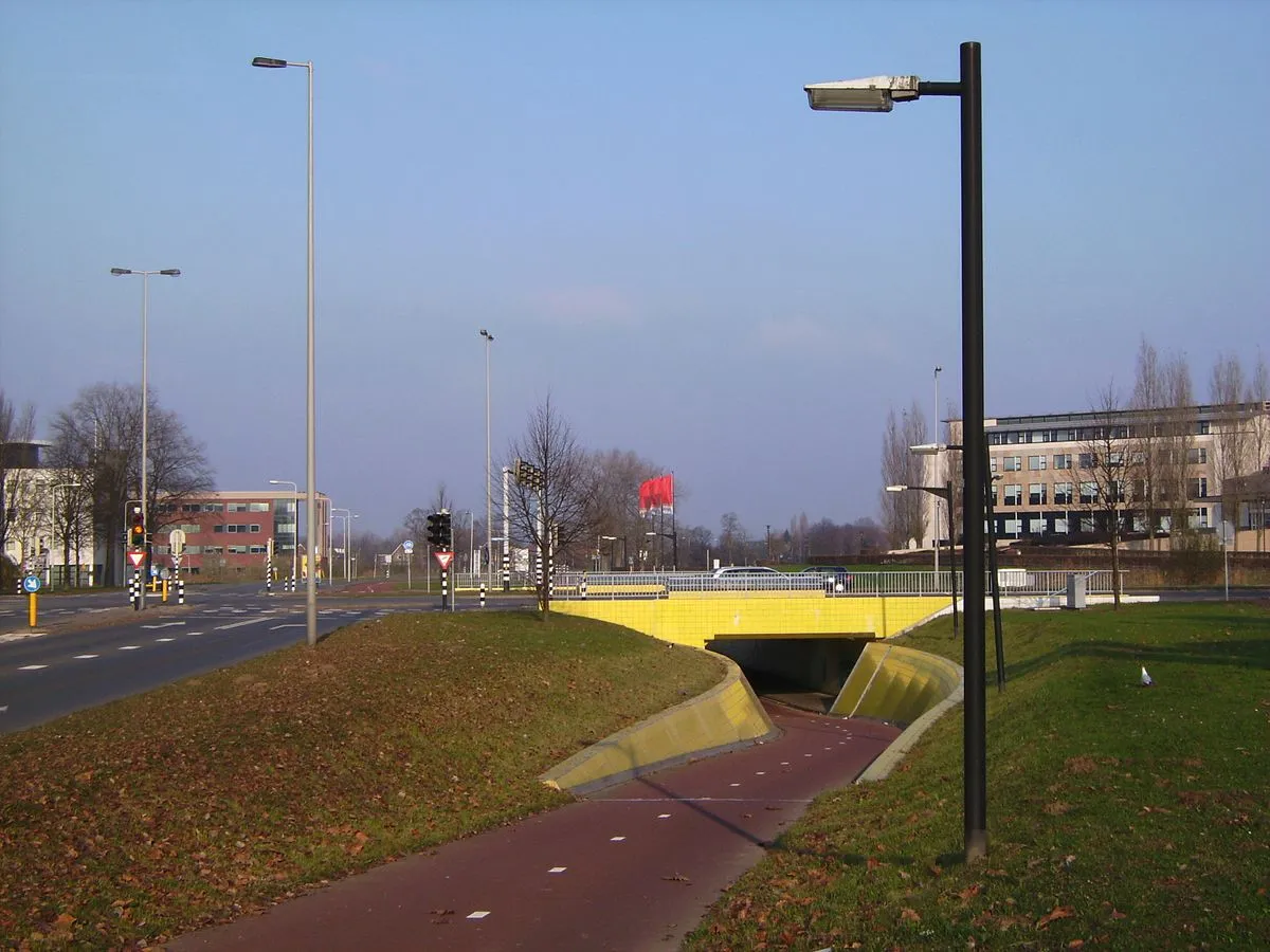 fietstunnel bij ohra gebouw arnhem wikimediaorg