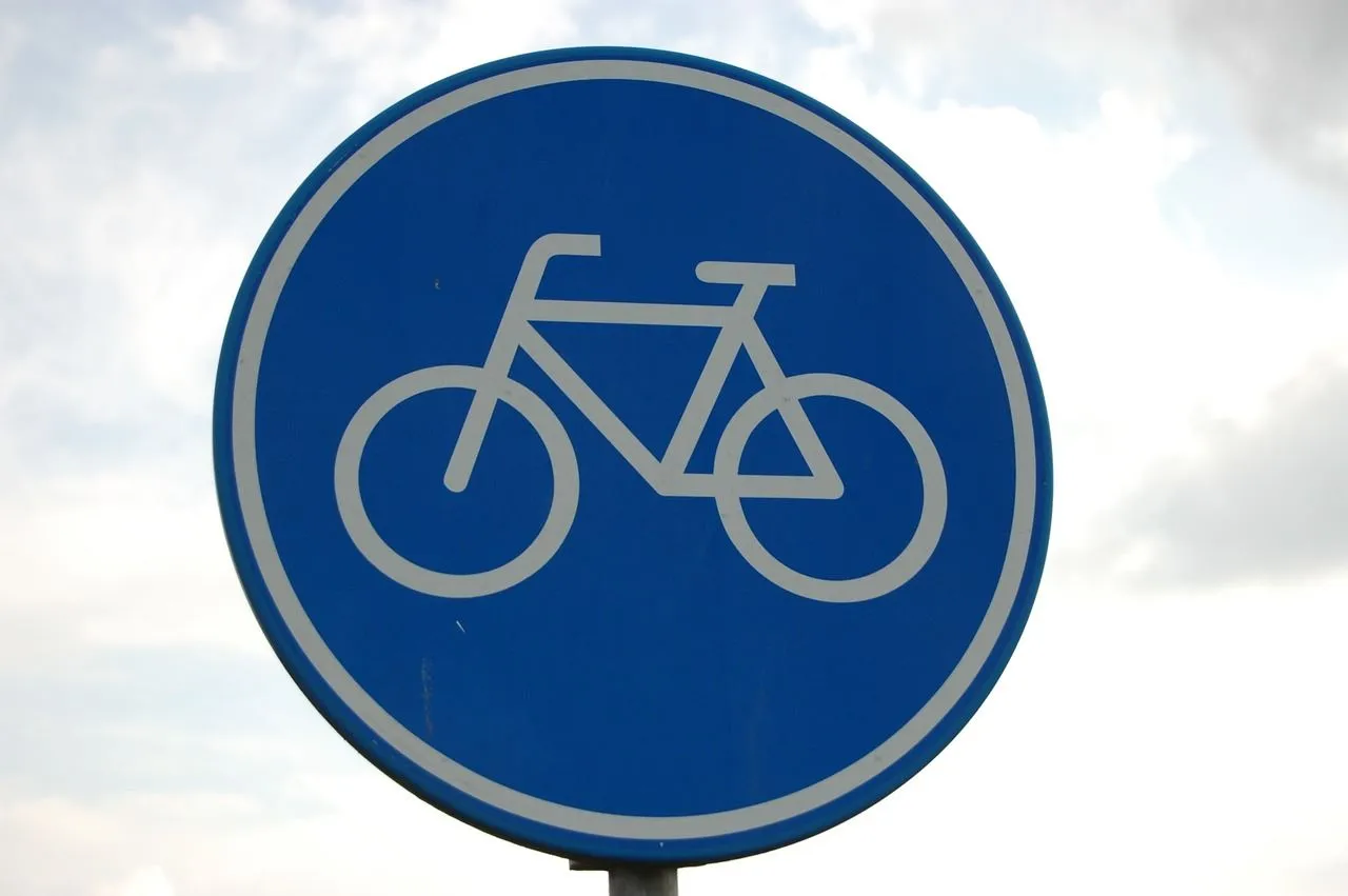 fitspadpixabaytraffic sign 945937 1280