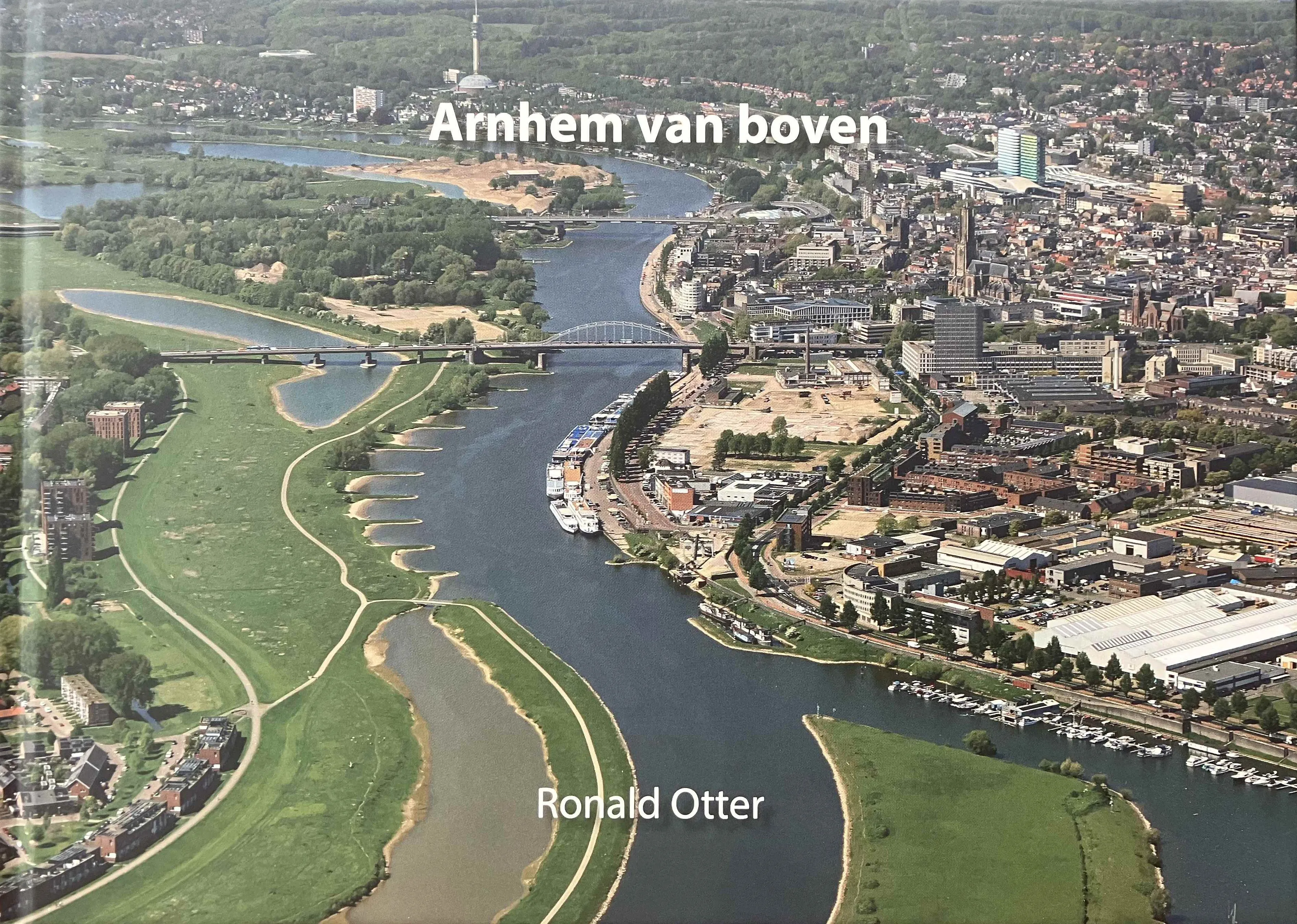 Arnhemvanboven_omslagvoorzijde
