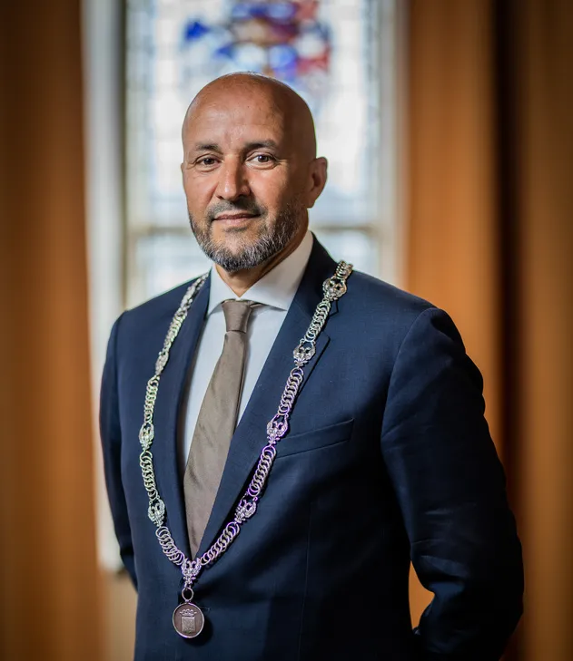 Ahmed Marcouch.burgemeester Arnhem..jpg (JPEG-afbeelding 1706 × 2560 pixels) - Geschaald (25%)