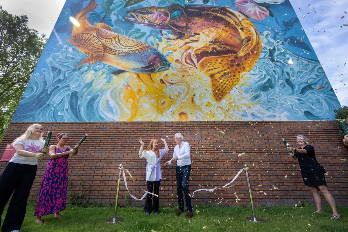 muurschildering dotterbloemflat